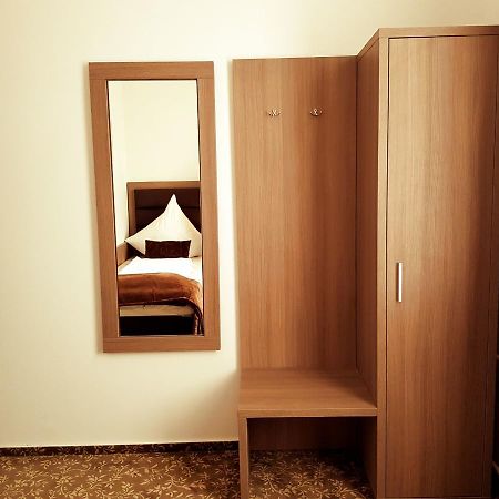 Hotel Dormir Moers Eksteriør billede
